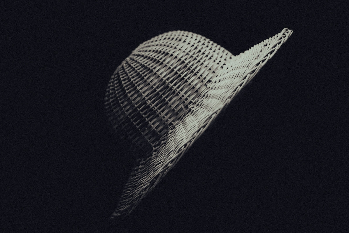 a black and white photo of a building