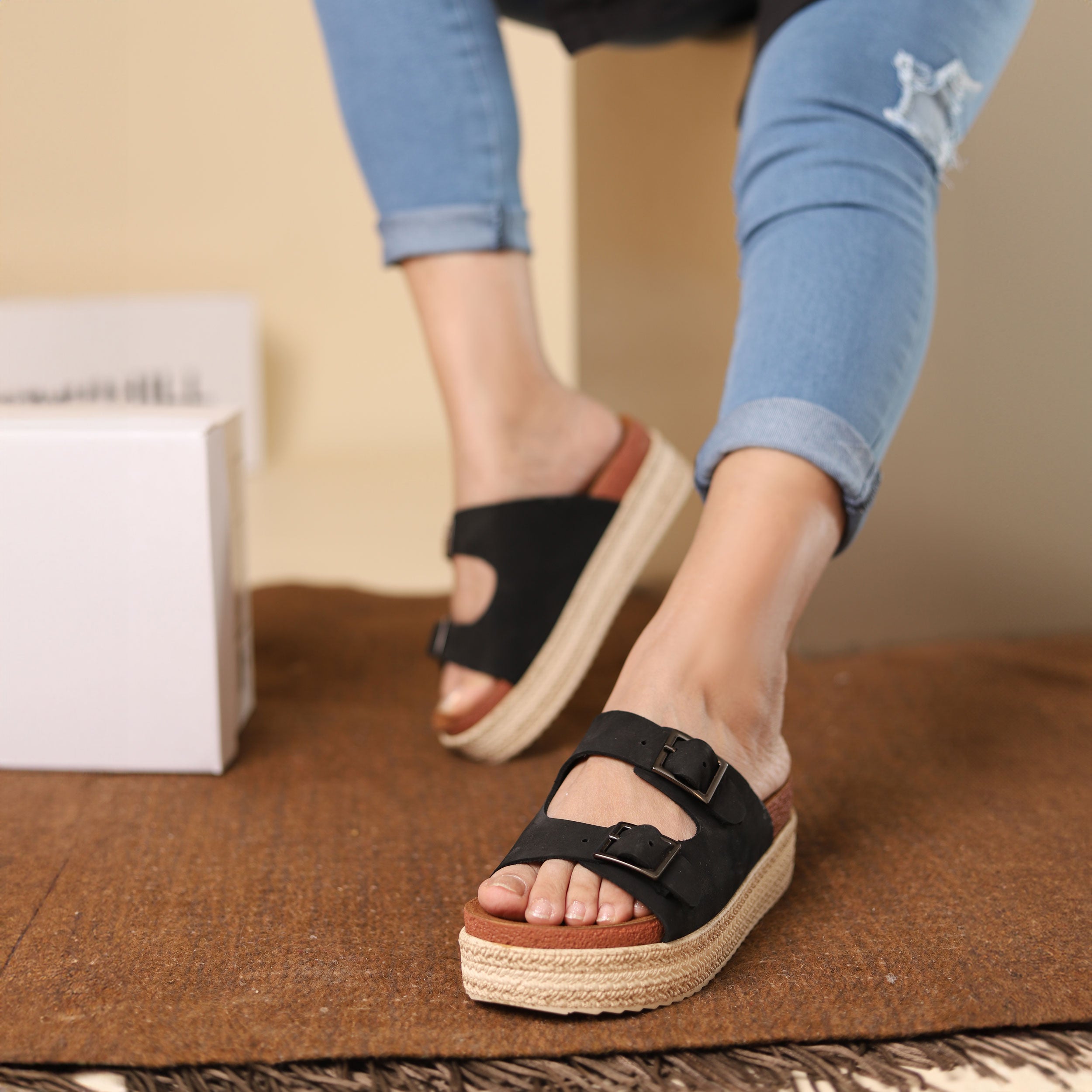 شبشب واندا - أسود