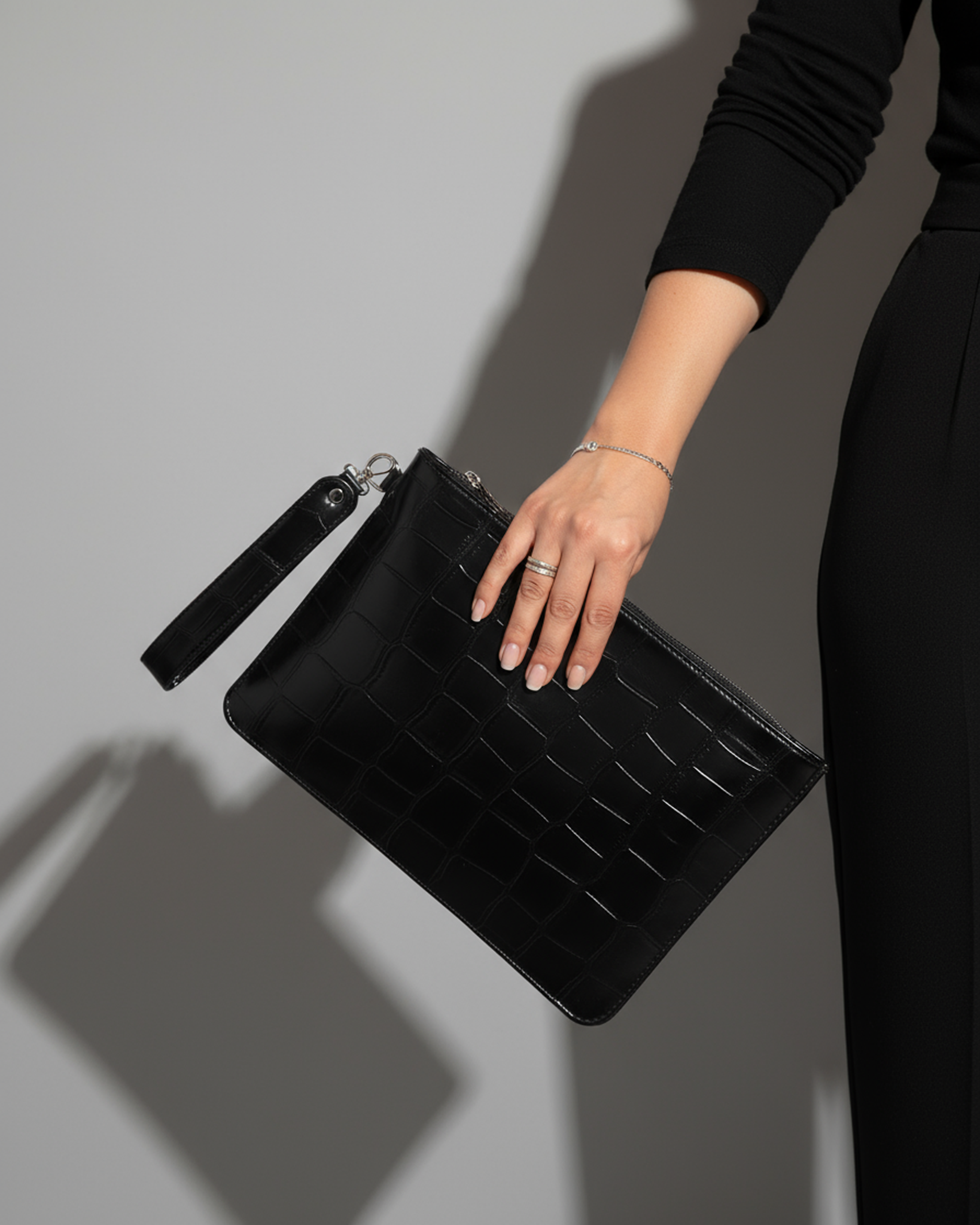 The Axis Clutch - Black