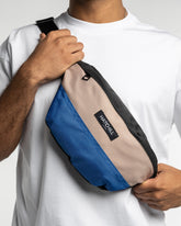 The Evo Waist bag - Beige x Dark Blue