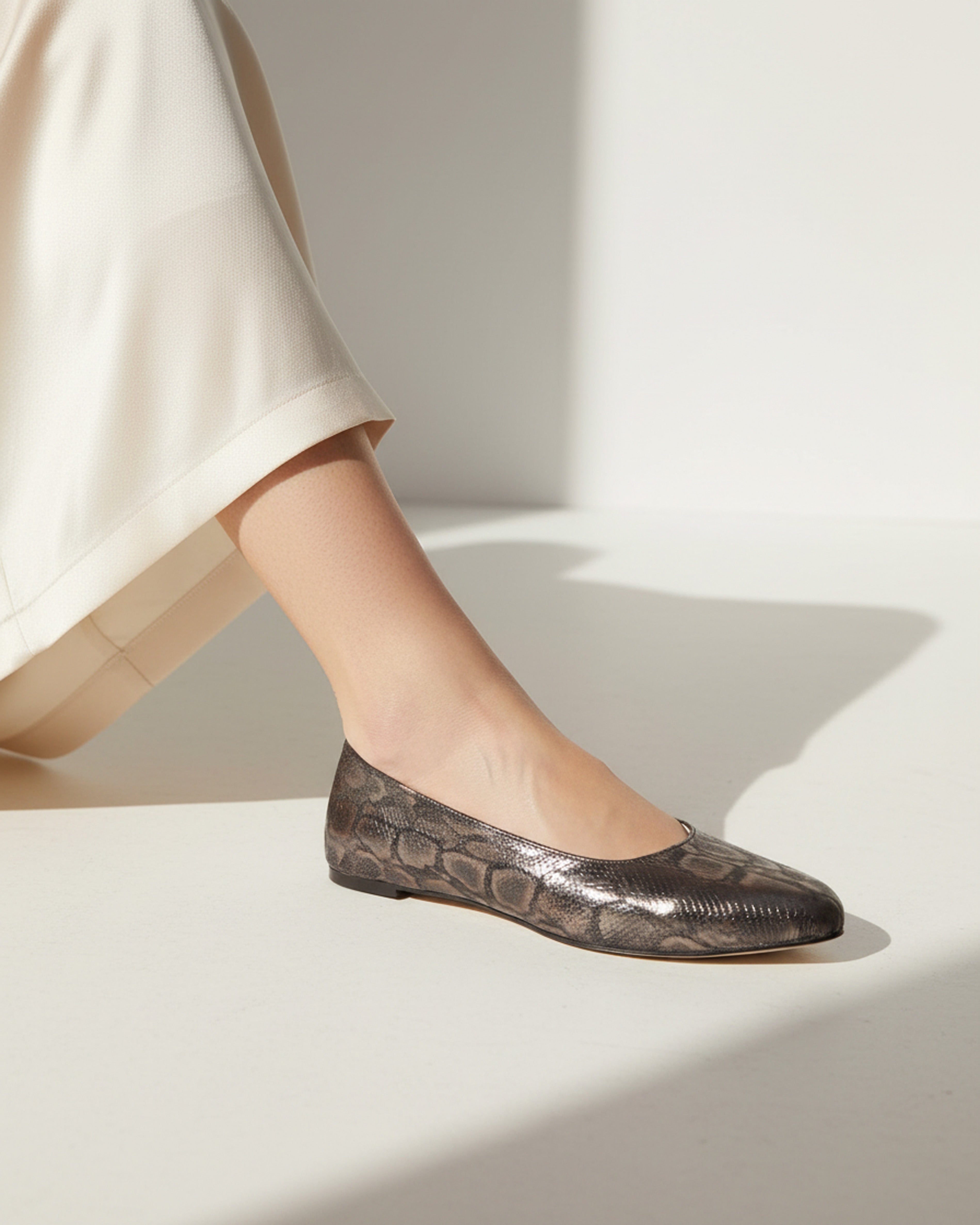 The Luna Snake Flat
