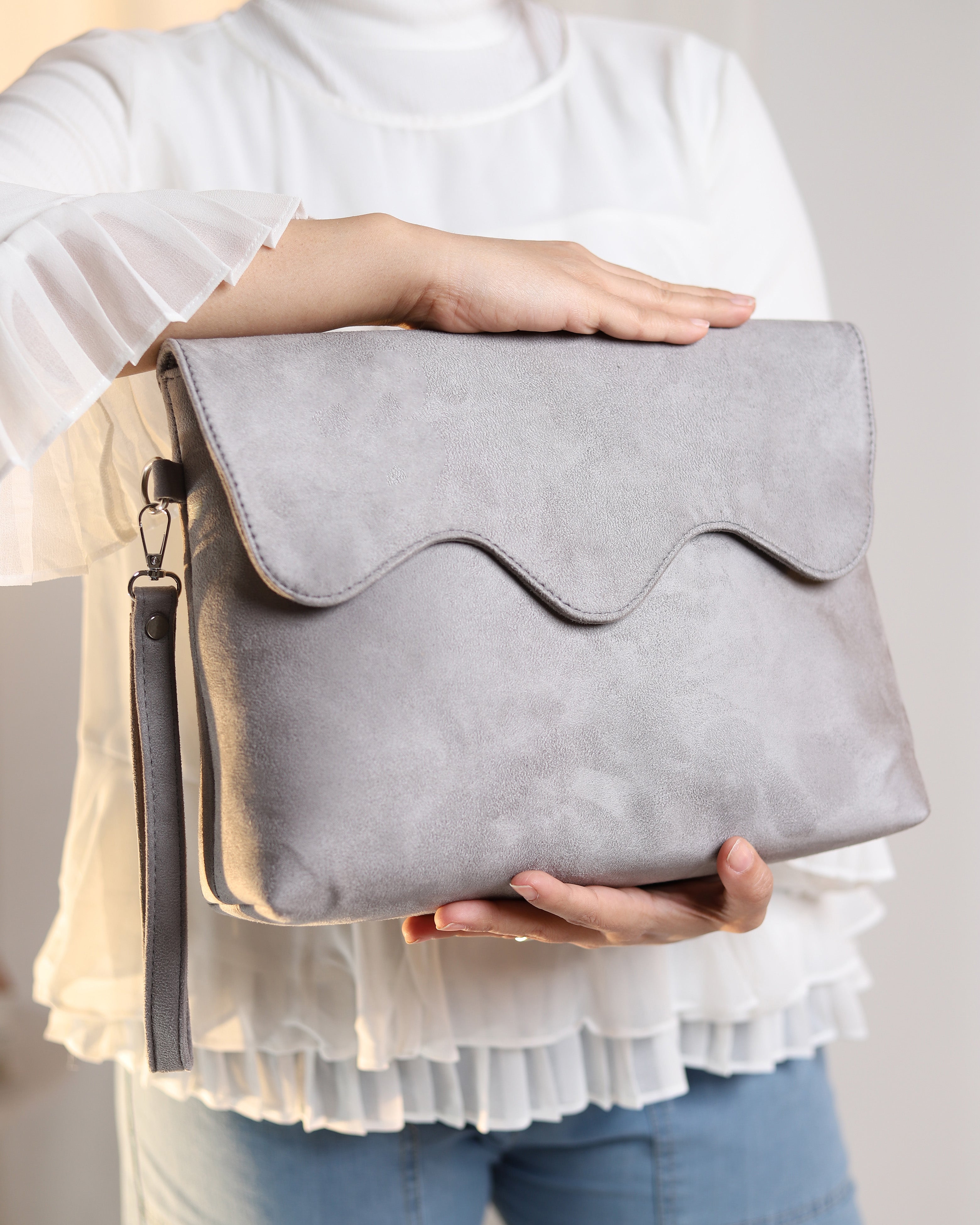 حقيبة كلاتش لونا ويف