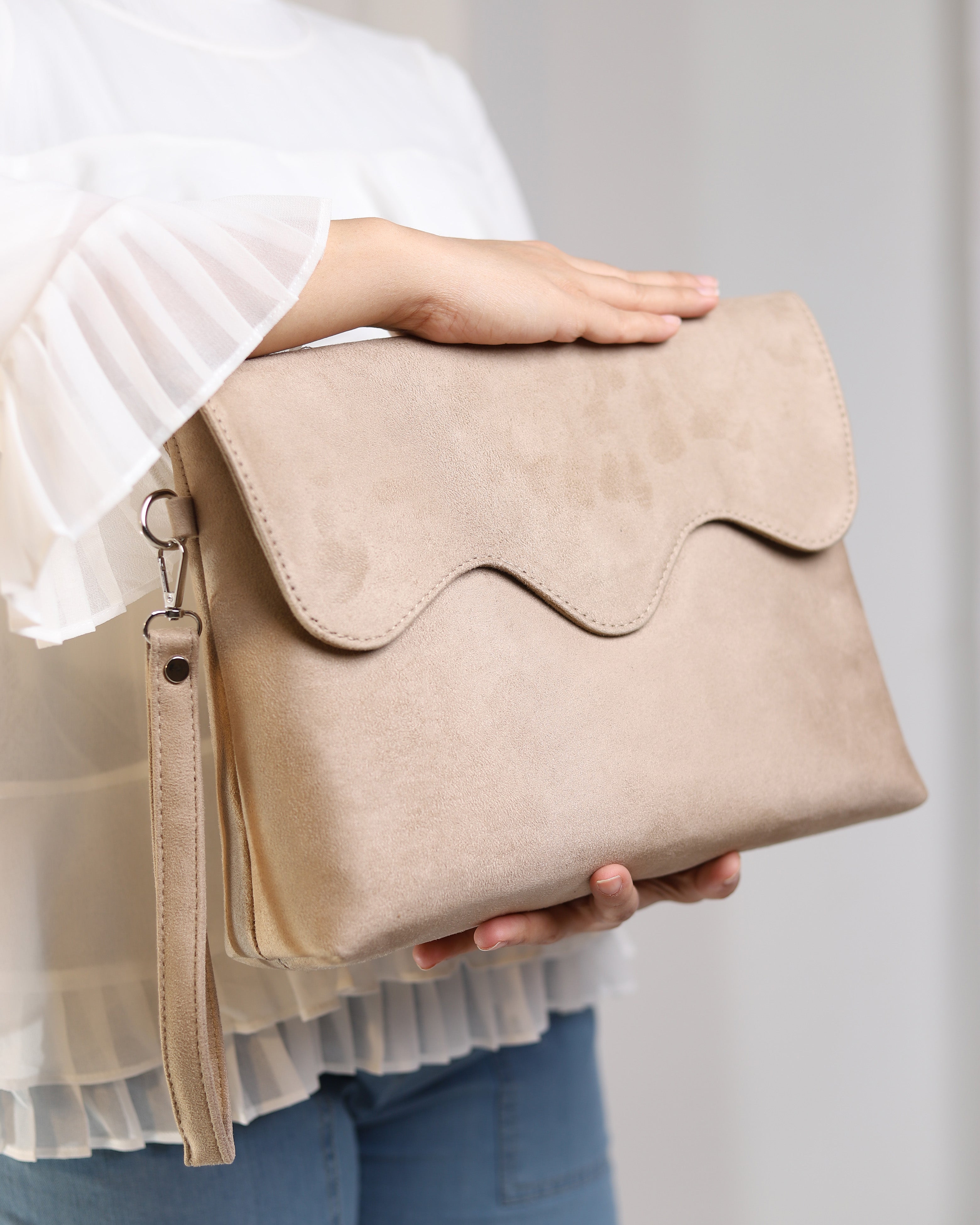 Dune Whisper Clutch bag