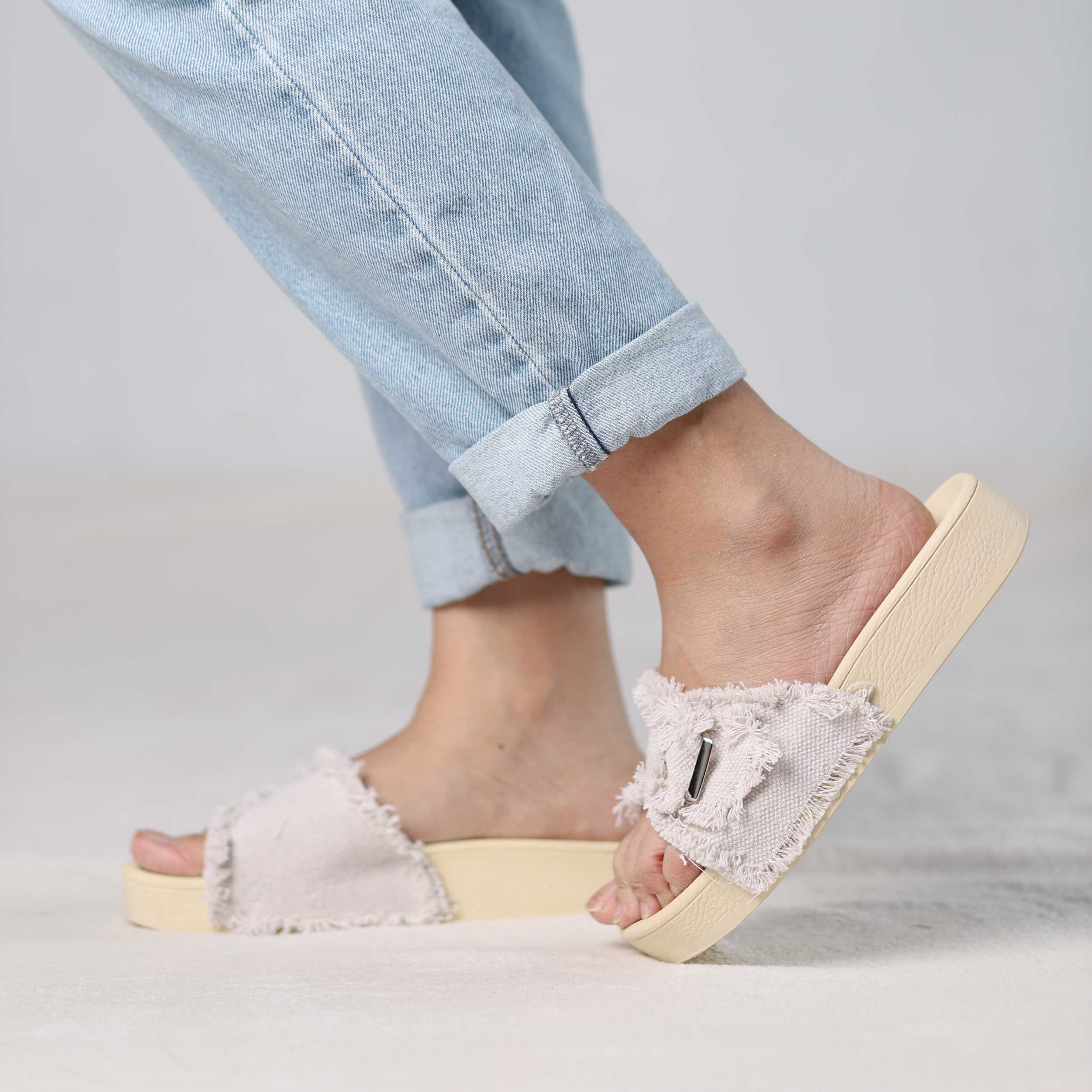 شبشب إليانا - أبيض