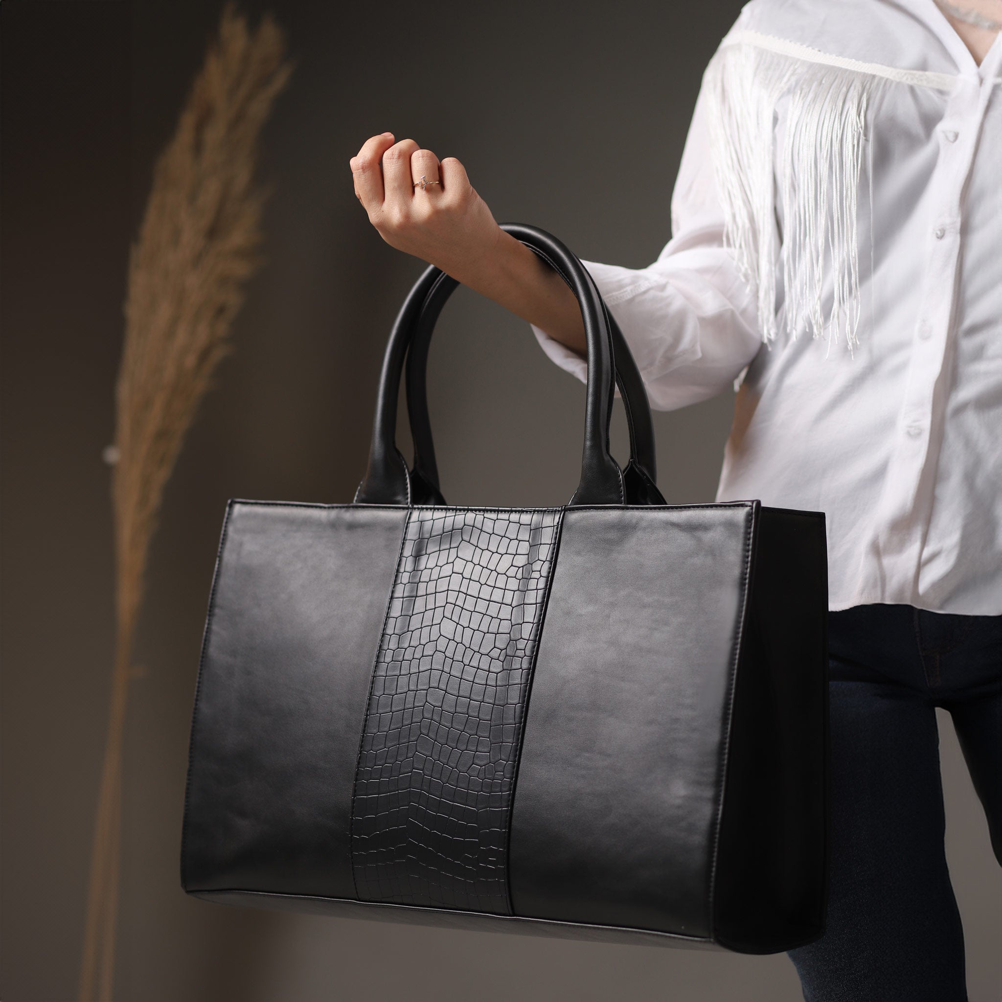 حقيبة فاليريا - سوداء