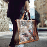 حقيبة ألوها بنية اللون