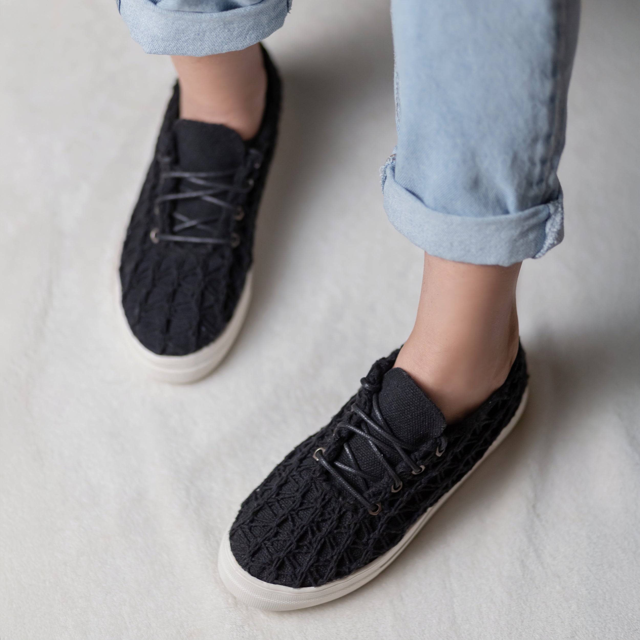 WovenWander - أسود