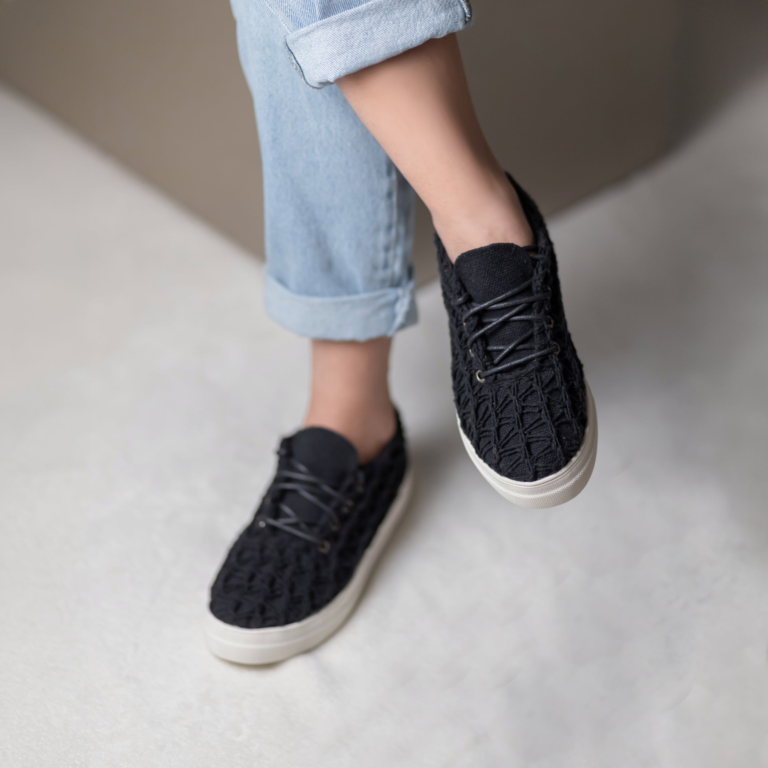 WovenWander - أسود