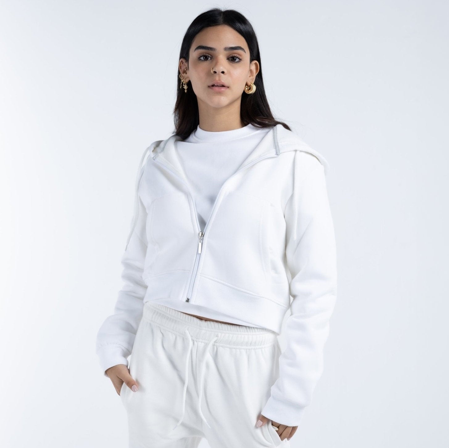 بلوزة قصيرة بغطاء رأس وسحاب