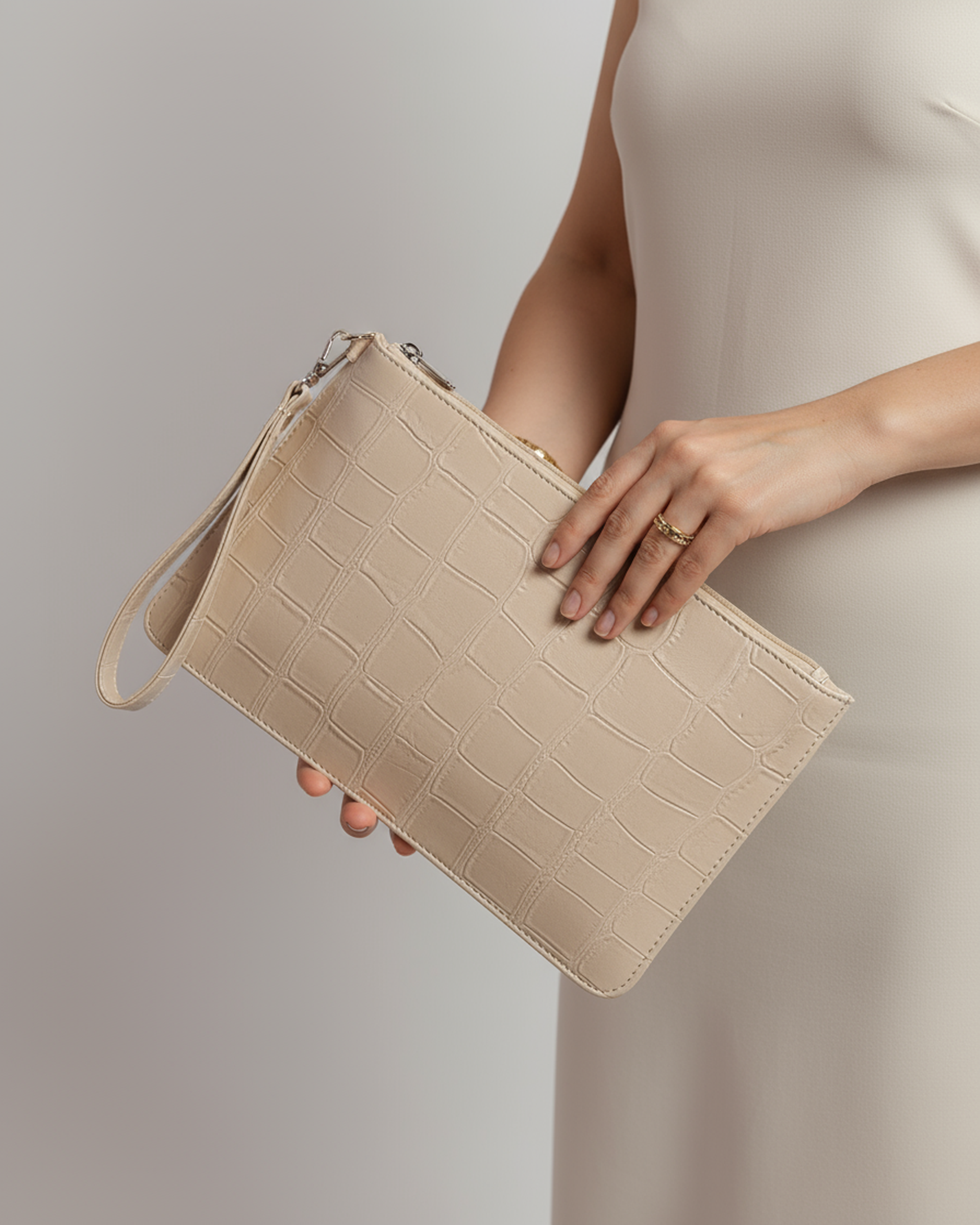 The Axis Clutch - Sand Beige