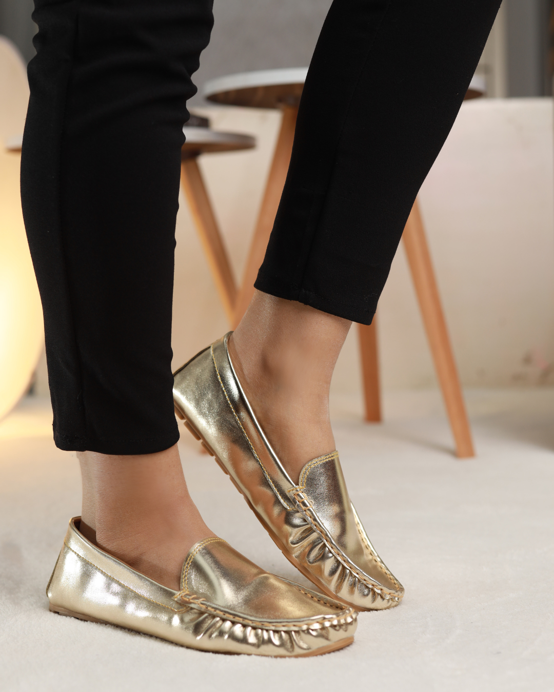 أحذية موكاسين أورورا المذهبة