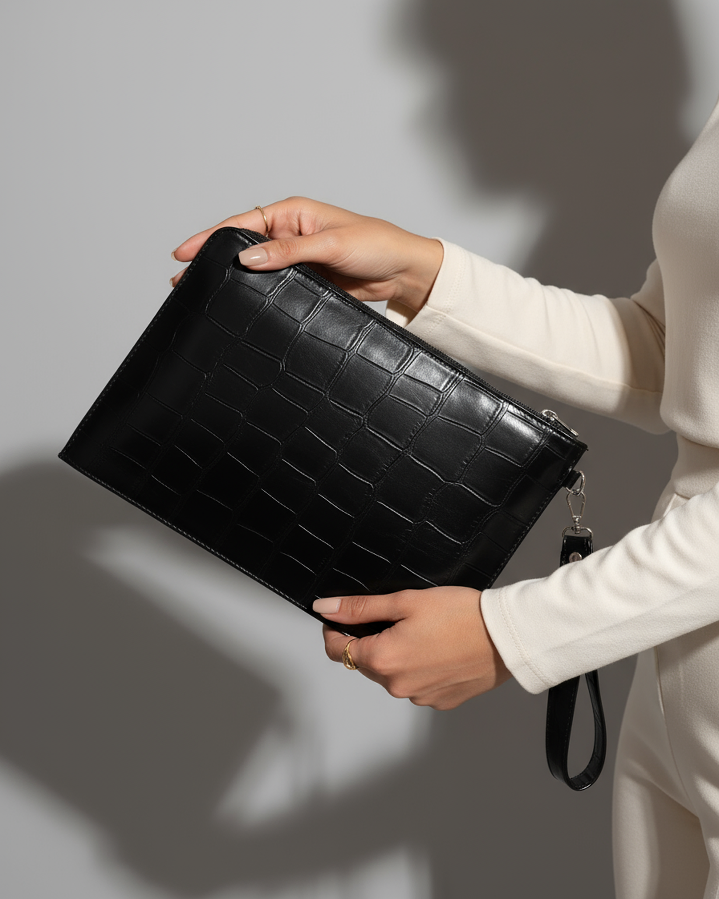 The Axis Clutch - Black
