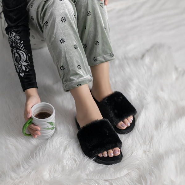 شبشب زغبي - أسود