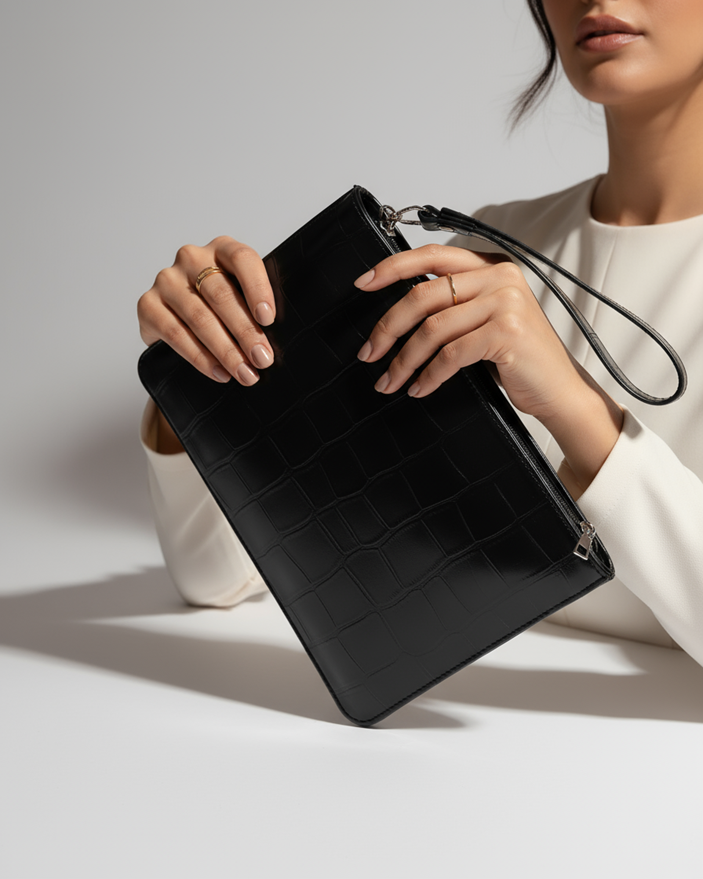 The Axis Clutch - Black