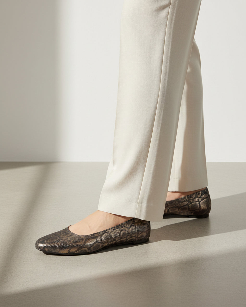 The Luna Snake Flat