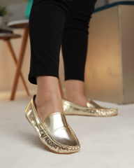 أحذية موكاسين أورورا المذهبة