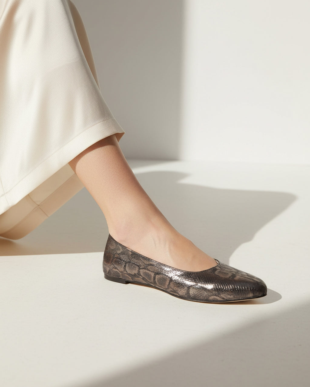 The Luna Snake Flat