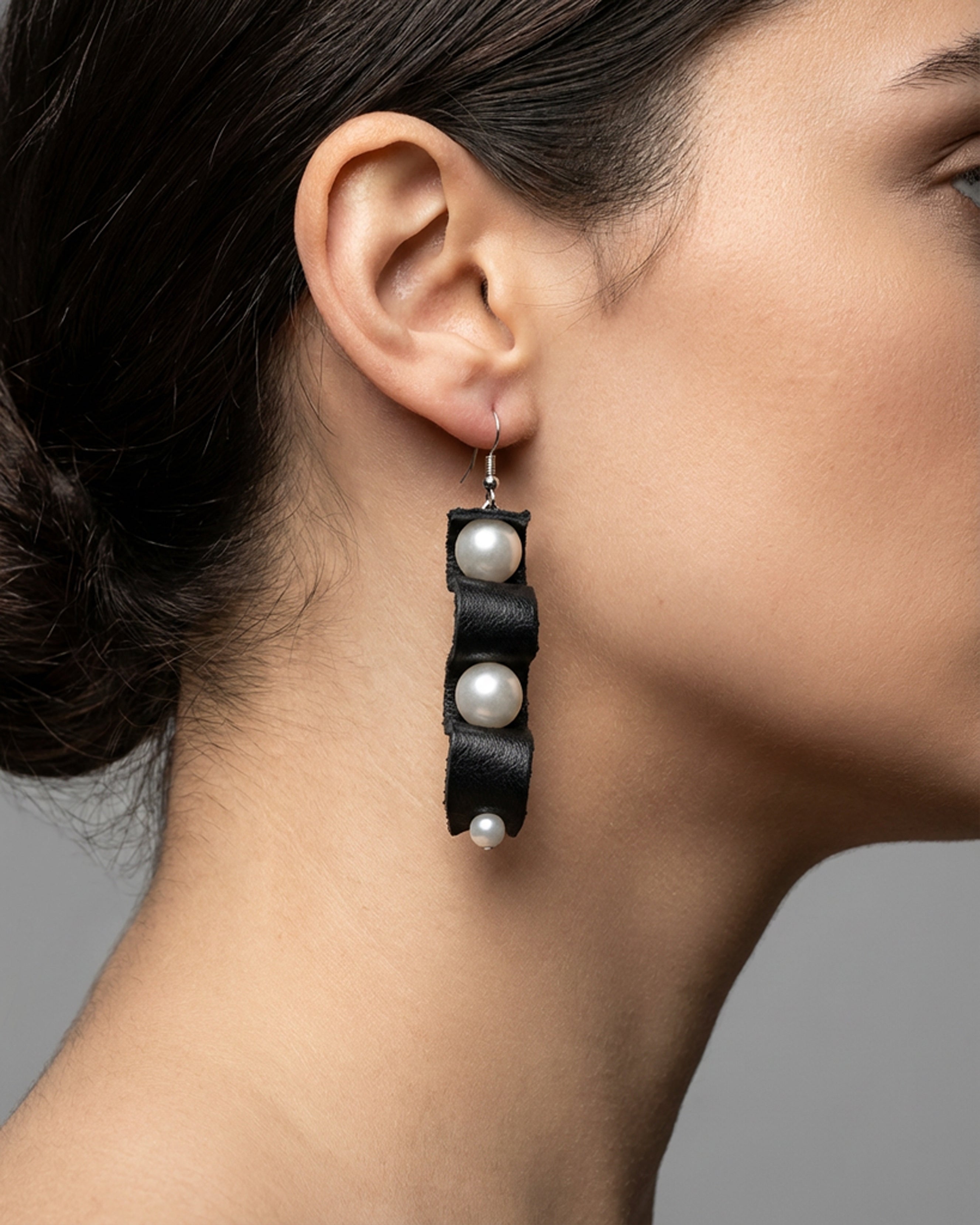 The Freya Pearl Drop Earrings Main image