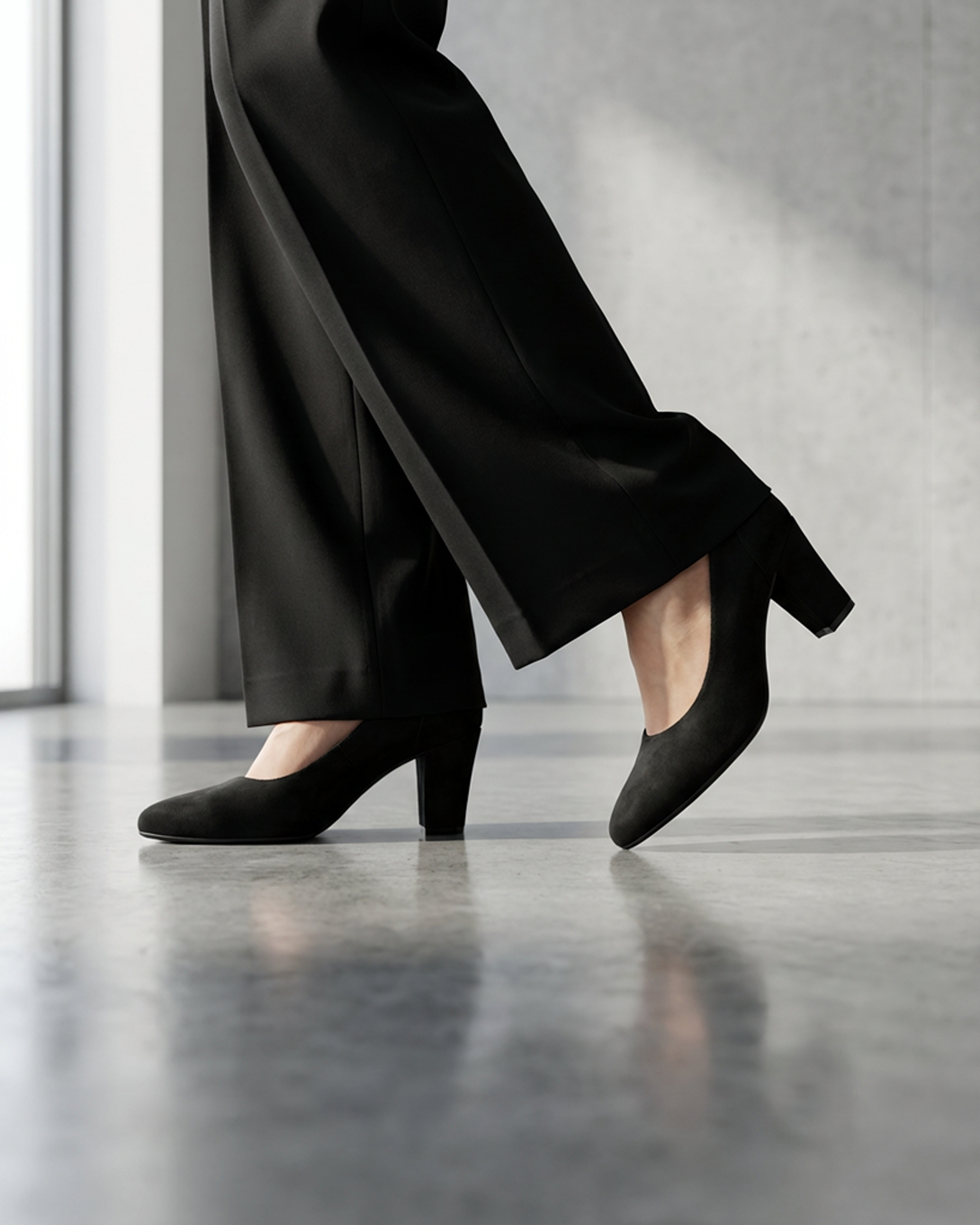 The Elena Classic Pump Secondary image