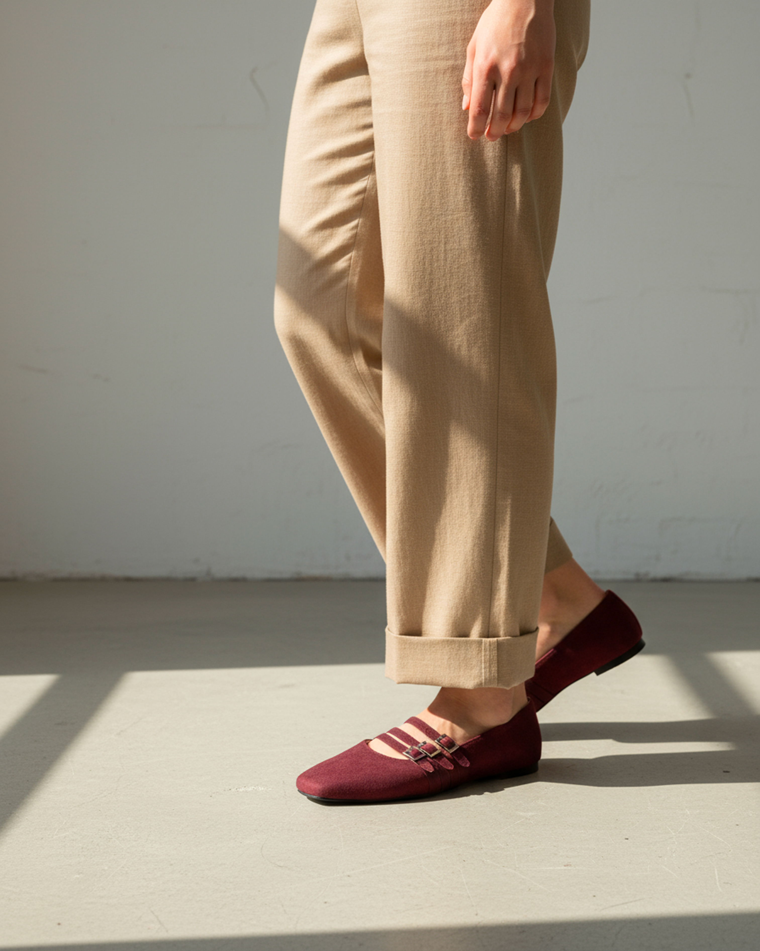 The Ligne Flat - Burgundy Secondary image