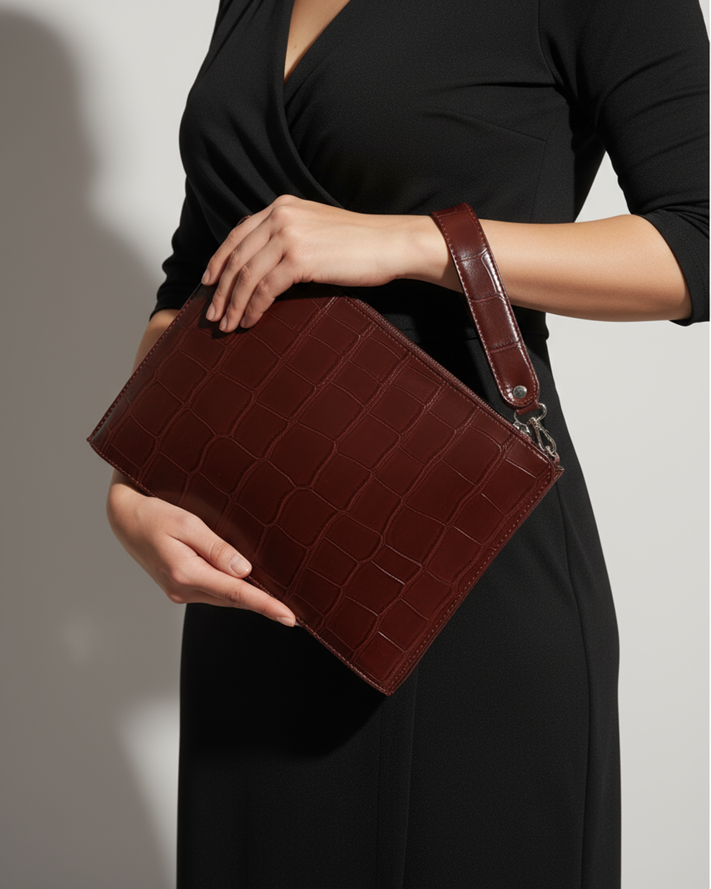 The Axis Clutch - Burgundy