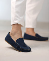 حذاء موكاسين من جلد الغزال باللون الأزرق البحري