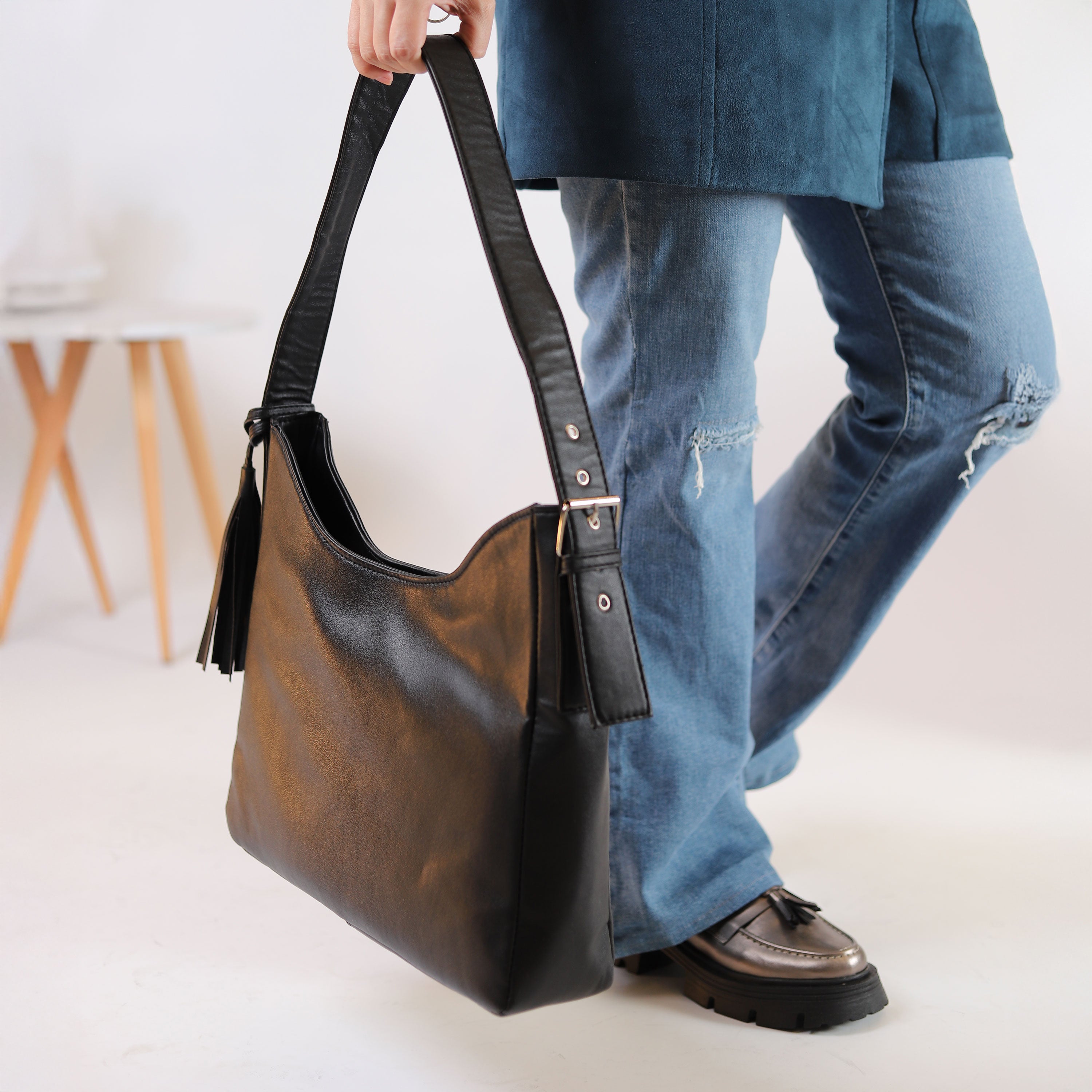 Crescent Shoulder Bag Secondary image
