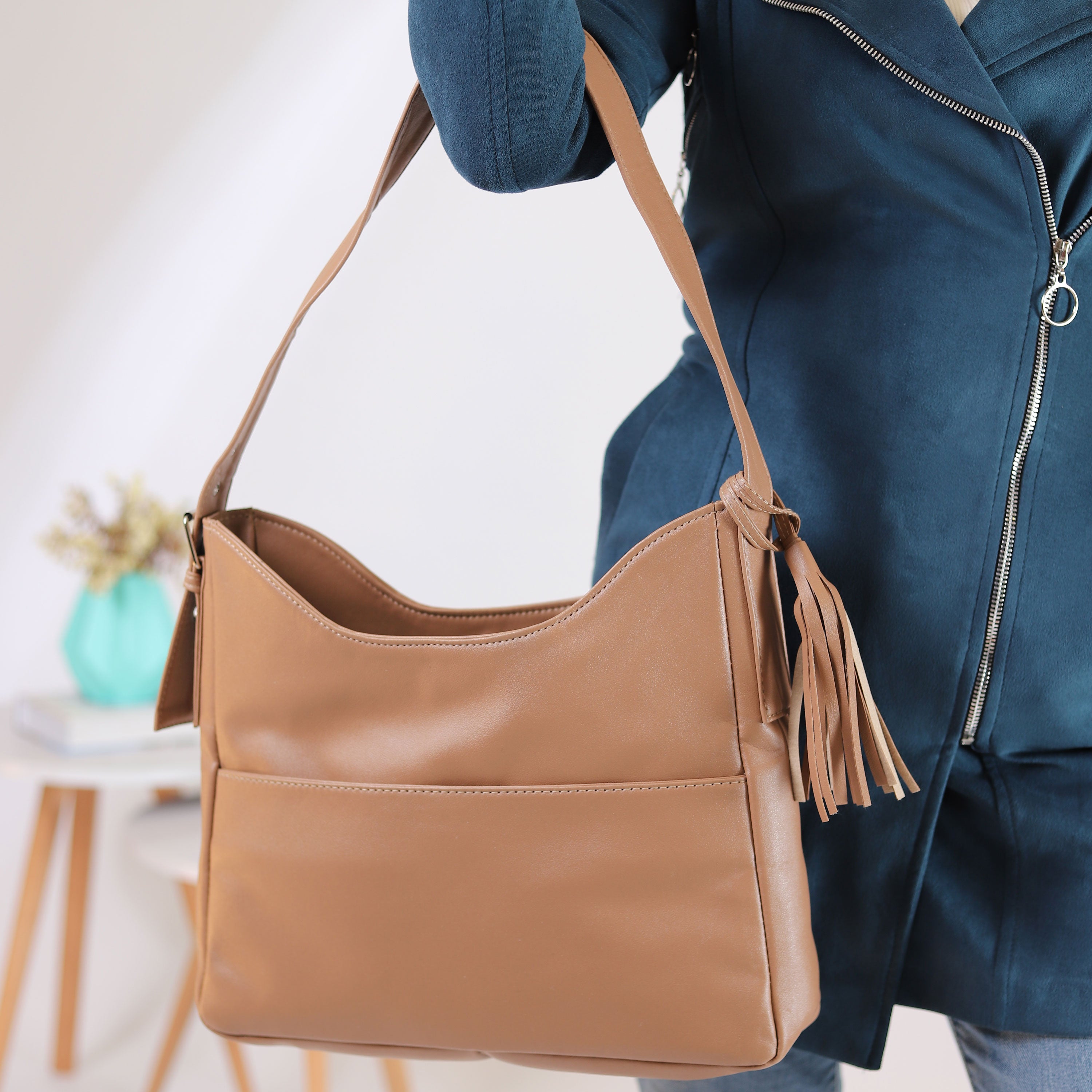 Honeyed Shoulder Bag Main image