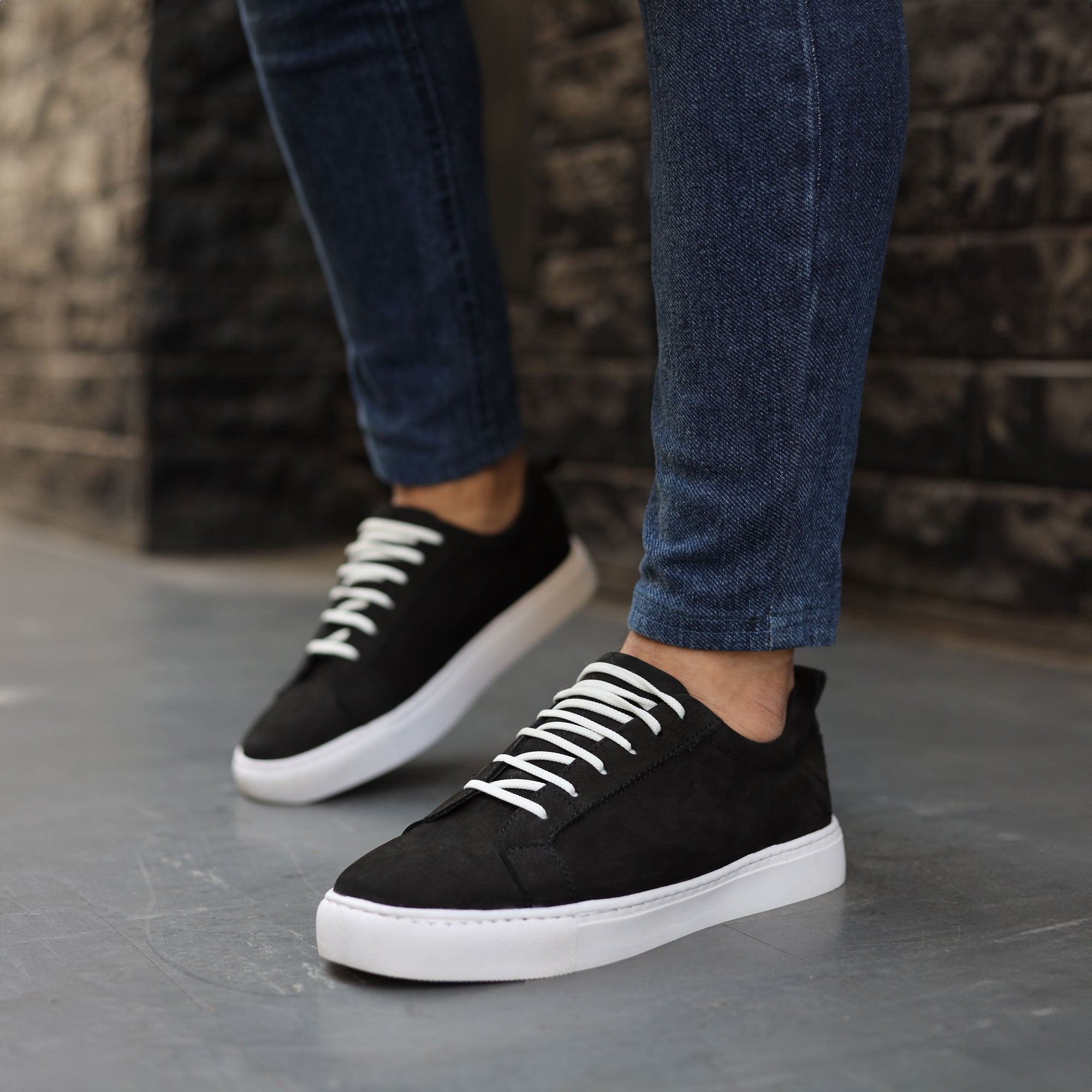 Andrés - Black Secondary image