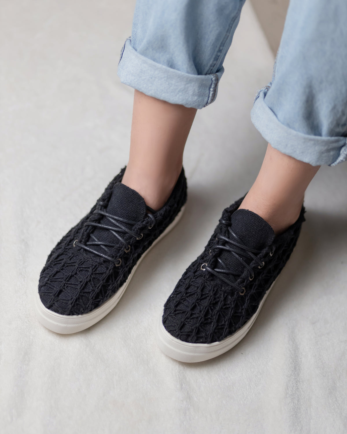 WovenWander - أسود