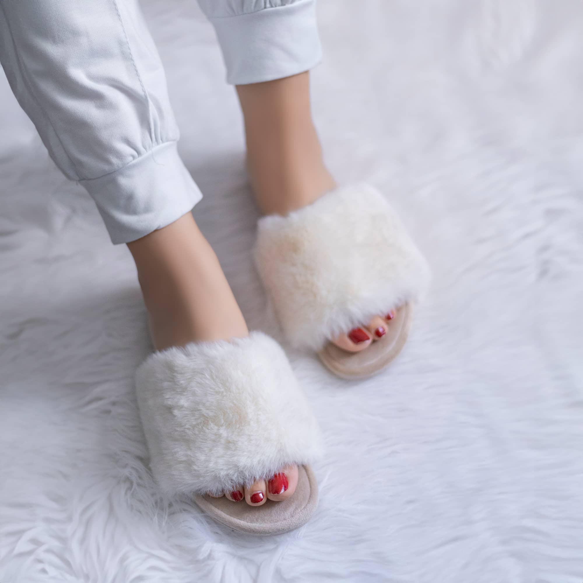Fuzzy Slipper - White