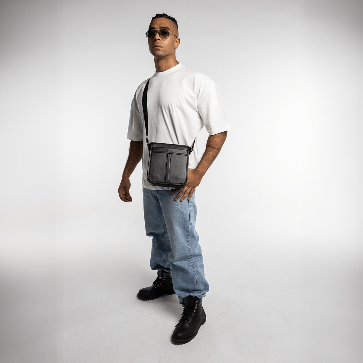 Bumbag - All black Secondary image