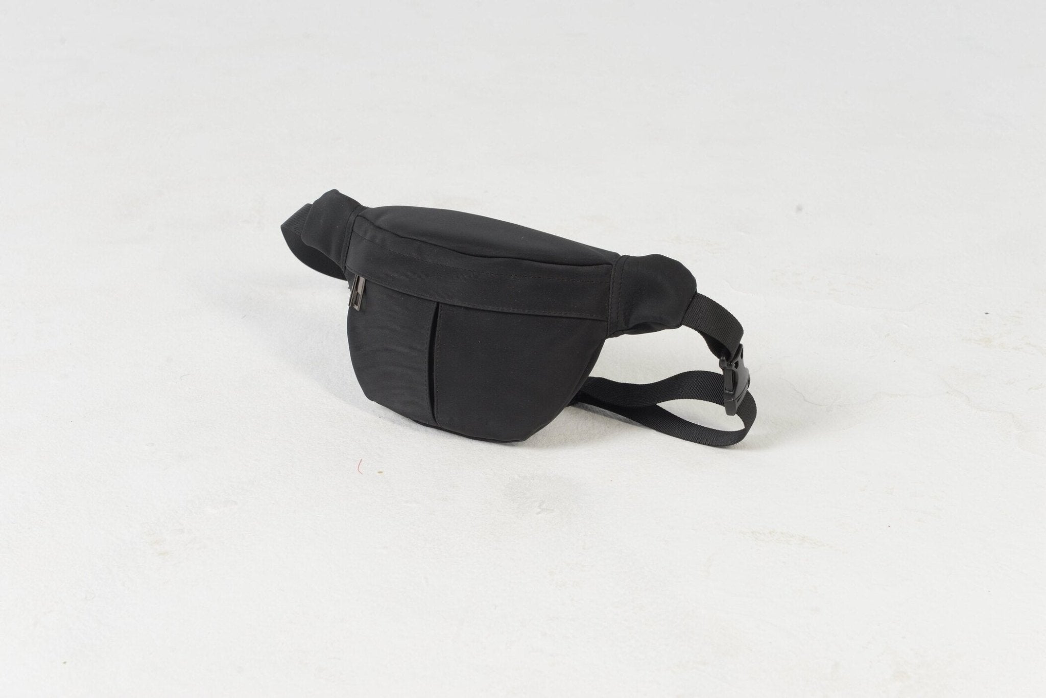 Minimalist Black Fanny bag - Hatchill