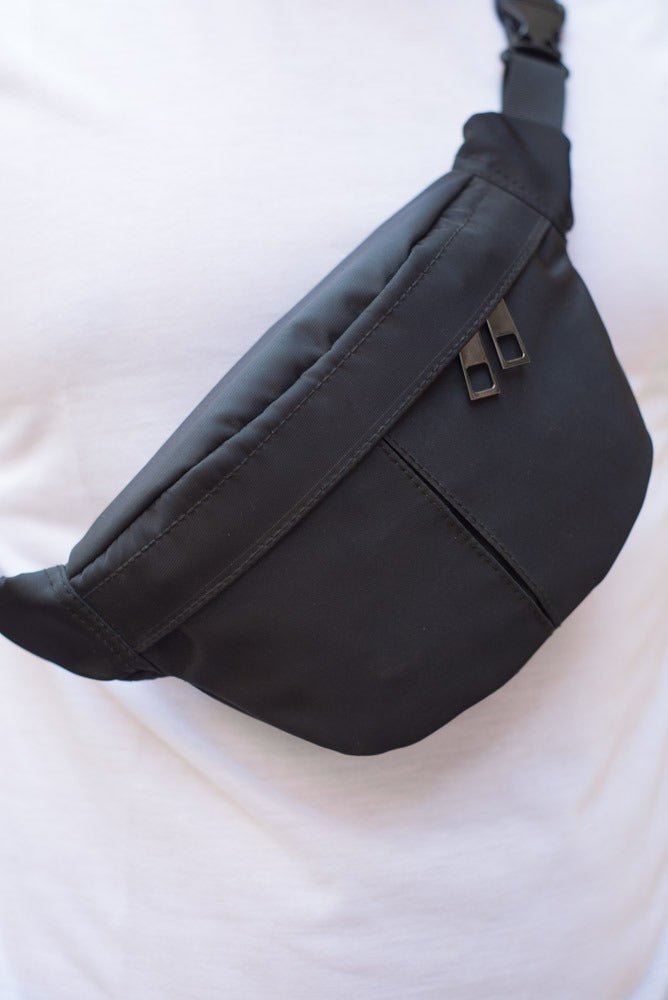 Minimalist Black Fanny bag Secondary image