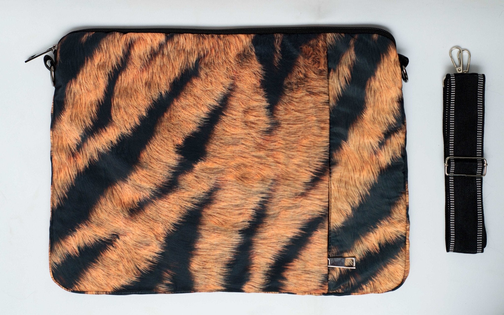 Sumatran Tiger Laptop Sleeve 15.6 Inch - Hatchill Main image